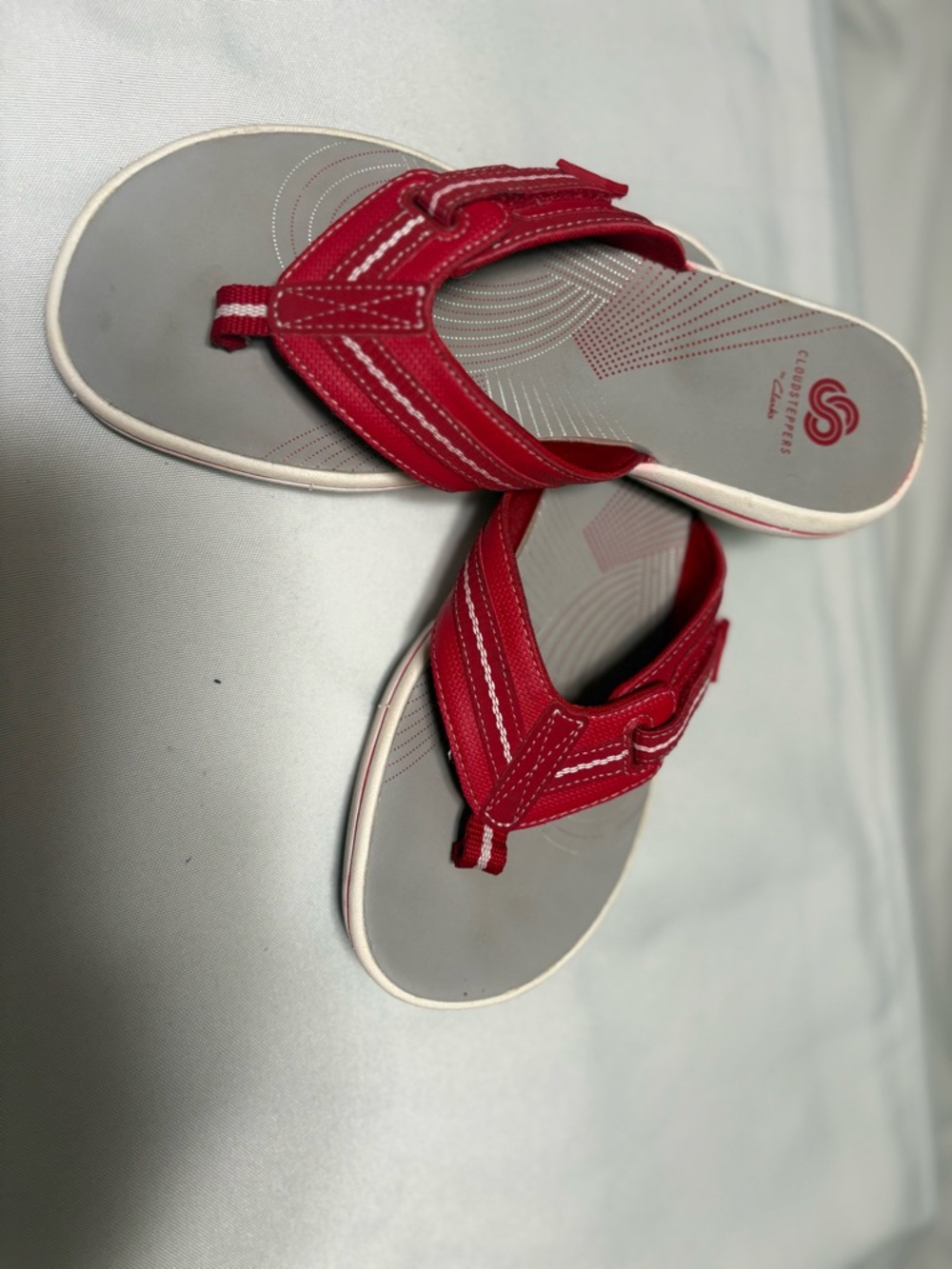 Cloudsteppers by Clarks Red Thong Sandals with Gray Footbed